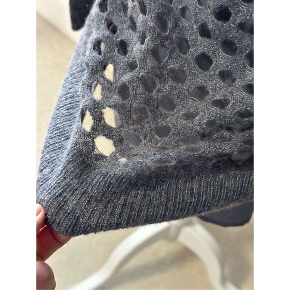 The Limited cut out sweater - Picture 4 of 10